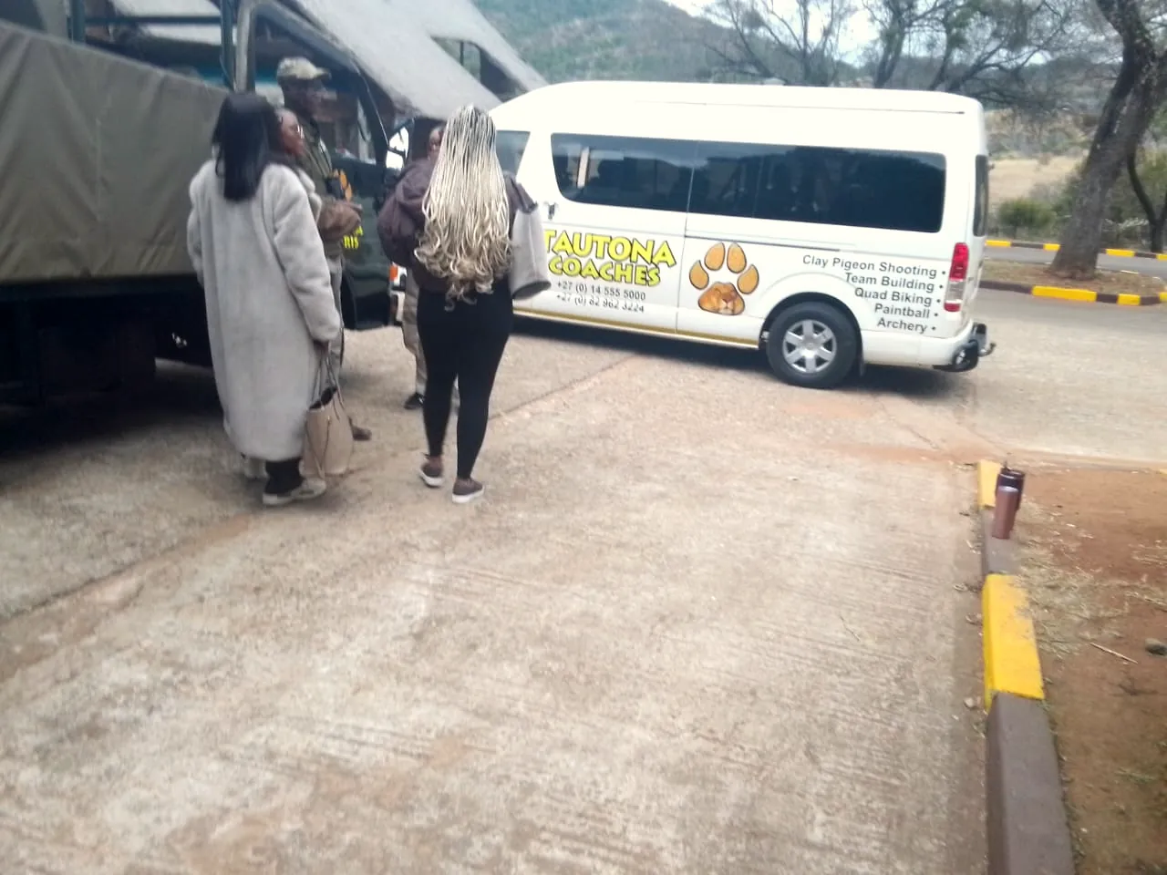 Guests arriving beside a branded Tautona kombi